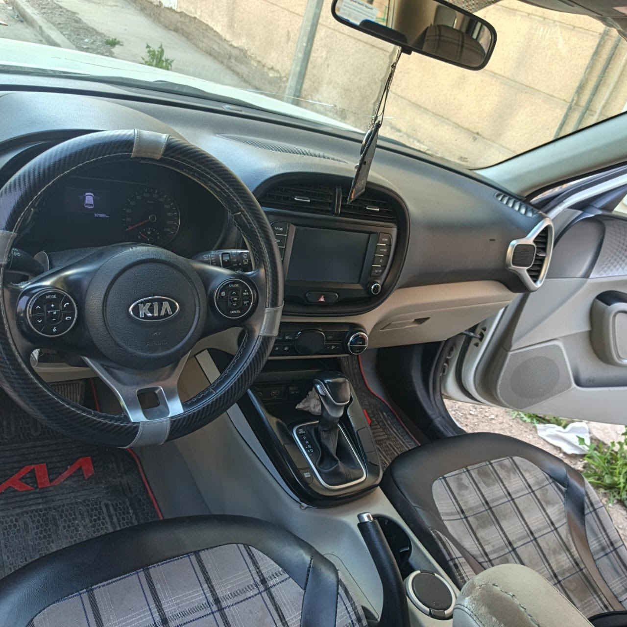 السلام عليكم  كيا صول  2021 للبيع خليجي  بدون حادث مكفولة كير اوتماتيك  مكينه 1600
تخم تاير جديد  كشنات مخمل  مواصفات الكيا الدولية  سيارة جديدة بمعنى الكلمة ماشية 97 الف 
السعر 16000$ وبيها مجال بسيط


**إذا كنت صاحب هذا الإعلان وتريد حذفه لأي سبب، رجاءا أرسل رسالة إلى الدعم الفني**