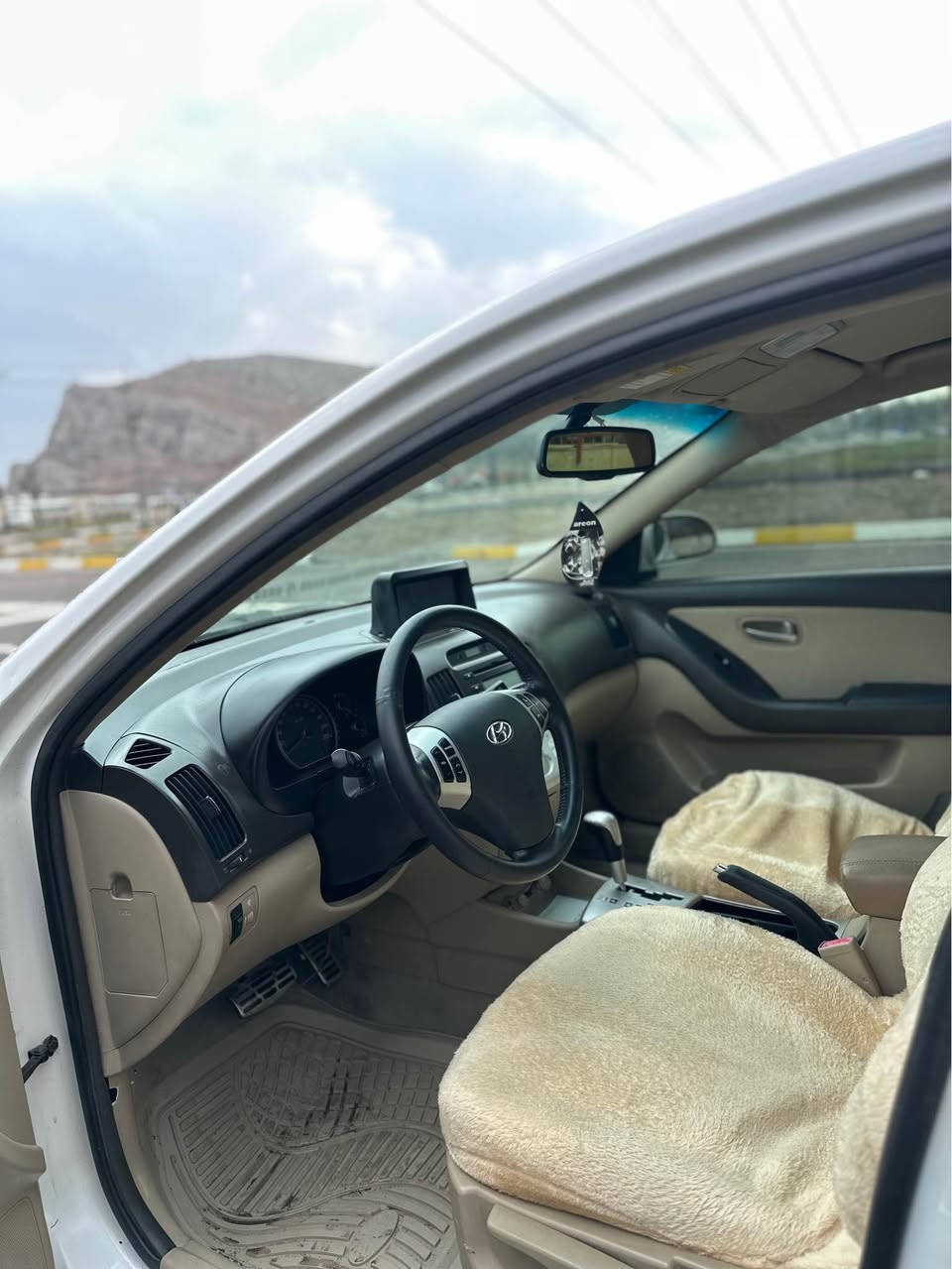 "بسم اللّه الرحمن الرحيم"
هۆندا ئەڤانتی مۆدیل ٢٠٠٧
سەیارەکە بڕاوەیە 
مەکینە بچوکی دکشن بەرەز
گیر مەکینە کارەی تەقە و رەقە
هەموو گیانی بەشەرت سەیارەکە زۆر زۆر لۆک و جوانە 
بی خایس و ژەنگ 
حاسە کامیرا شاشە 
هەموو شتیکی بە شەرت 
ناونیشان رانیە حاجیاوا 
ڤایبەر وەتس ئەپ 
*********** رانية, السليمانية
