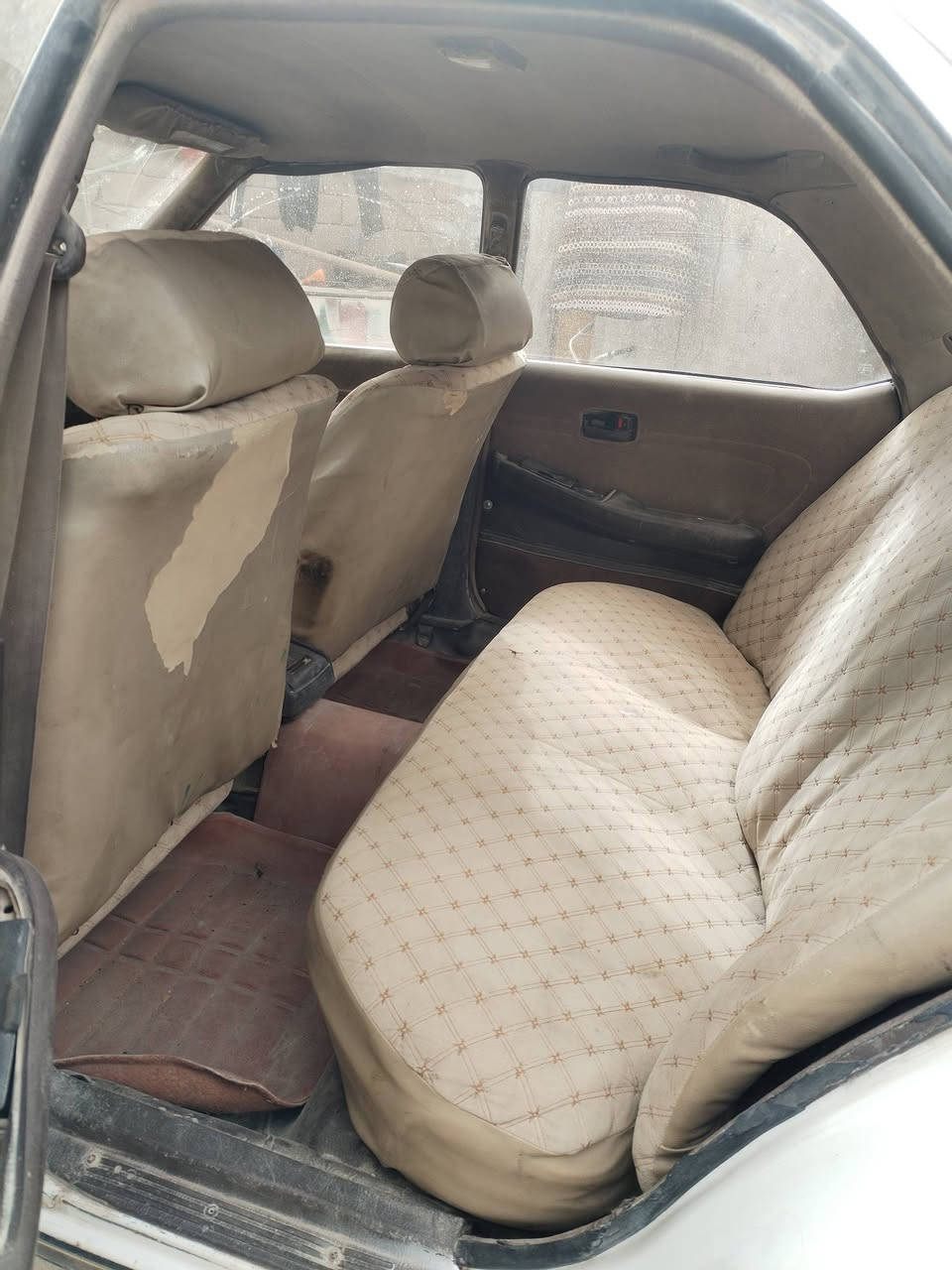 السلام عليكم مارك مكفول كصه ونقل محرك ونجي بي تبيخر بس ماينقص من تبدليه التبديله الله شاهد سنويه لل30 گير جديد امس شديته حداده جديده كهربائيات كلها شغاله تبريد شغال شرط تحويل ثاني يوم راعيها يريد يسافر للبيع او مراوس السعر 36 وبيها مجال  قليل َمكاني الهارثه قرب المحكمه للاتصال ع الرقم ***********
