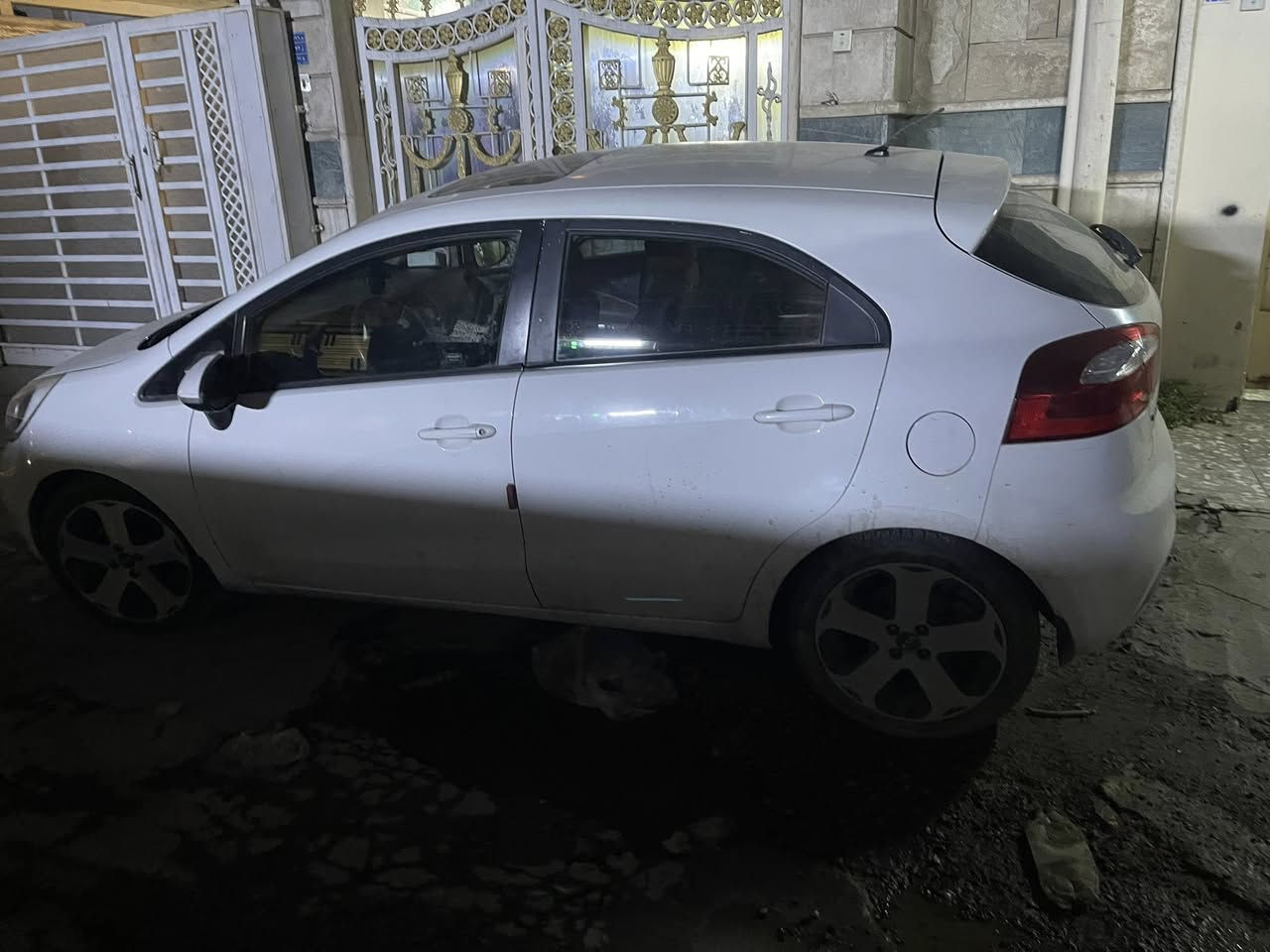 كيه ريو خليجي ١٣
محرك ١٦٠٠دوش 
كير محرك مكفول 
باتري جديد
صدر جديد
باتري جديد
تبريد ثلج 
السياره بيه قطعتين باب وجاملغ بدون دواخل بس صبغ 
المكان المشتل بغداد 
تريد تحويل وكاله بكيفك 
السعر ٨٦وبيه مجال 
***********

