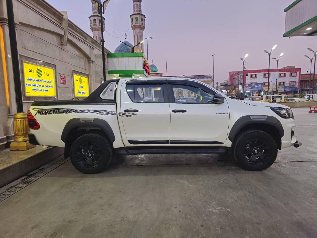 السلام عليكم 
للبيع تيوتا هايلوكس🛻 4 سلندر  بانزين 
ادفنجر 2018  استيراد خاص فول مواصفات 
سعودي دبل سنترلوك استيراد خاص
كمبريسر اصلي 
رادارات
ماشية 79 الف  حقيقي شرط جهاز
رقم اربيل دولي بسمي تحويل ثاني يوم سنويه 2030 هزه جديده 
فول مواصفات للاخير 
كامره خلفيه اصليه
حساس امامي خلفي 
مري شفط 
قطعتين تبريد ❄️
٦ سماعات 🔊 
شاشة🖥️
باقي المواصفات معروفة
السعر 263
سعودي استيراد خاص
مكاني بغداد
لاستفسار 📞 ***********
