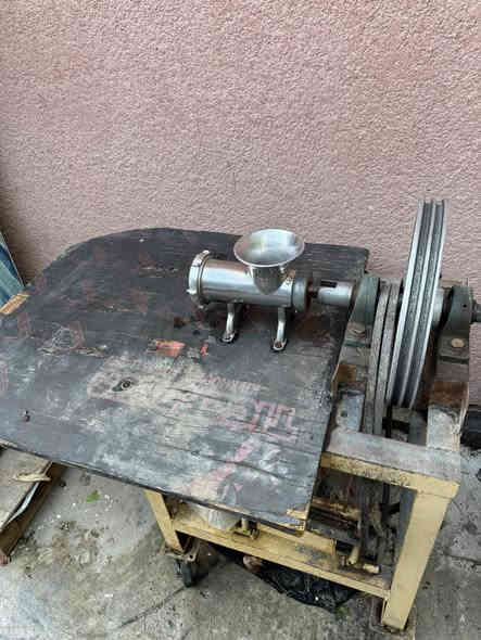 مثرامة فلافل ستيل حجم 22 بدون ماطور السعر 150 الف بغداد ***********
