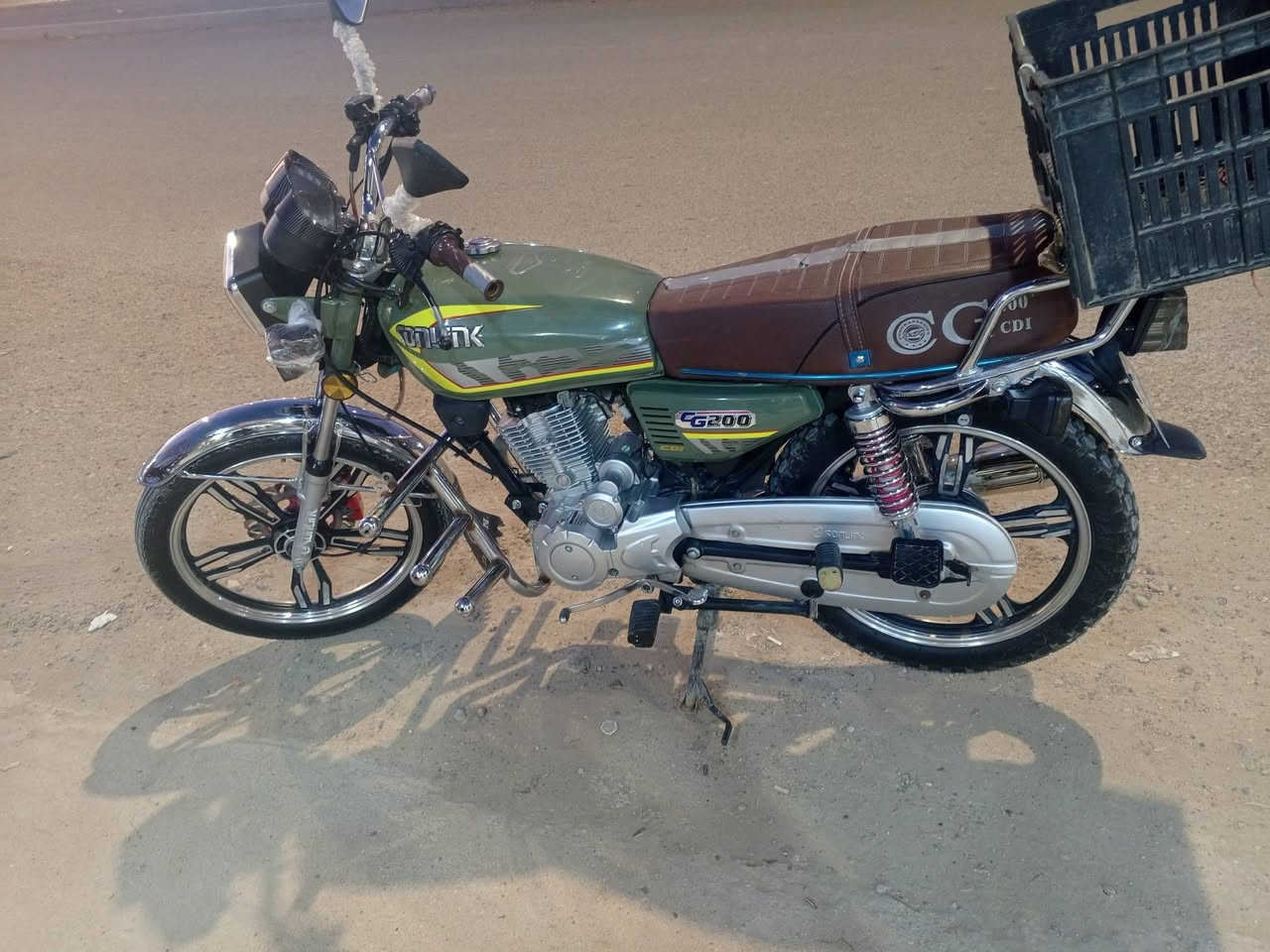 سلام عليكم ورحمه الله وبركاته 
سيفان موديل 24 
بعده  طك باكيت برقي واحد ما مفلول
كهربائيته بعده طك باكيت 
اوراق كامله منفيس 
الاستفسار أكثر الرقم صاحبه ‏‪***********‬‏
