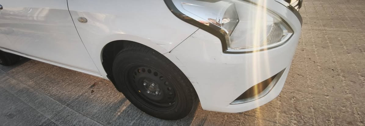نيسان صني هندي بليتة زرقة موديل 2021 رقم اربيل 
السنوية غير نافذة ( غير منتهية الصلاحية ) بأسم شركة 
تتحول وكالة الك خلال 4 ايام

سيارة مكفولة كفالة عامة من التبديل و الضربة و البارد 
معتني فيها جداً من البانزين المحسن و الدهن الاصلي ( ما تدق ادفانز )
سيارة فقط للدوام و الأمور الشخصية ، نظيفة جداً 
ماشية 109 الف كما موضح بالصورة 
ما ناقصها اي شي ، التبريد كما هو معروف جداً بارد ( ثلاجة في عز الصيف ) . و الامور الكهربائية كلها تشتغل من المصابيح الداخلية و نظام الصوت و المصابيح الخارجية و المرايات الجانبية كهربائية ايضا سليمة .
مكانها في النجف .
السعر 117 ورقة و بيها مجال للشراي 
رقم الموبايل للتواصل ***********
