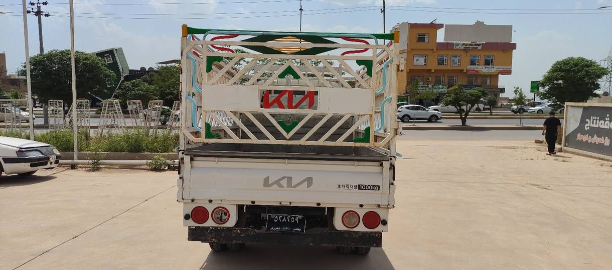 سەرەتابەناو ی خوا 
کیا بیلاد 2009
سعری 65گەڵا و مەجال
3000سوپەر مەکینە ڕەش 
بریکی بەسراوە 
کارەبای بەسراوە
قەترە غایزاتی نییە 
ناوبودی بەسراوە 
چەمچەی چەلال حەداد
ئیستو پی دوای بەسراوە 
بۆدی بیلادی 
ناوبودی سراوە 
تایەی دووای کراوە بە 13
تێبینی کۆدی بوکراوە 
سەیارە کە ماڵی دۆستە 
***********
***********
