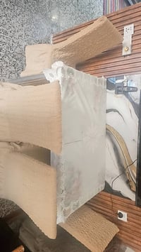 للبيع ميز طعام مع  اربع كراسي يتكبر ويصغر كزاز السعر 175 وبي مجال العن...