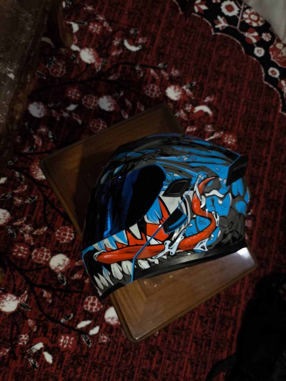 السلام عليكم جمعة مباركة عليكم 
وجبة خوذ اصلية شرط الفحص كدام المندوب اذا مو اصلية أو ما اقتنعت 
- رجعها بايد المندوب ولا تدفع شي 
خوذة اصلية القياسات المتوفرة بكل لون M , L , XL
السعر عليها عرض مؤقت 65 الف متوفر كافة الوان الجامات للخوذة 
اكو مضلل اسود واكو ذهبي واكو سلفر واكو ازرق واكو شفاف
بعد اكو كم لون اللي يحب ادزله باقي الوشومات للخوذ يراسلني واتساب
للطلب والاستفسار واتساب ***********
متوفر توصيل لكافة محافظات العراق ثاني يوم توصلك الخوذة 
#خوذ #خوذة
