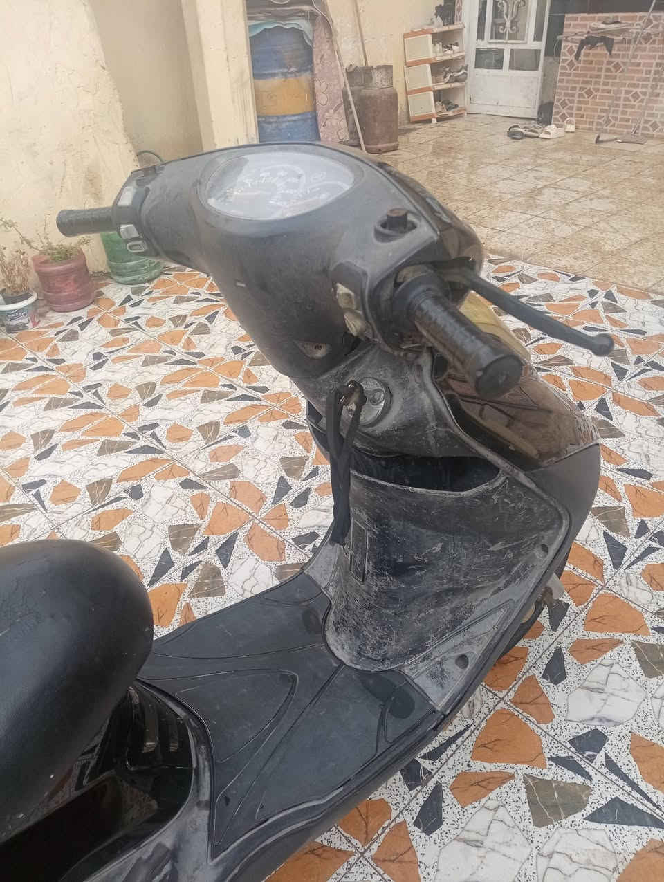 سلام عليكم بريز للبيع بلادي سلف هندر شغال كهربائيات شغاله سعر 500 تلفون ***********
