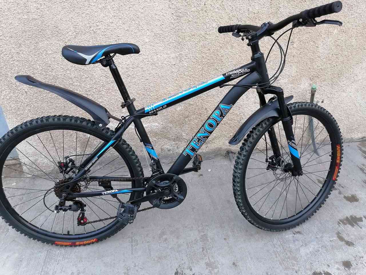 السلام عليكم باسكل للبيع حجم ٢٦ نضافه فول كير ٧ نمر في ٣ بريكات كله شغال باسكل ريشه فريم حديد مخفف وياله المنيوم سعر ٩٠ مكاني الاثورين الدوره ***********
