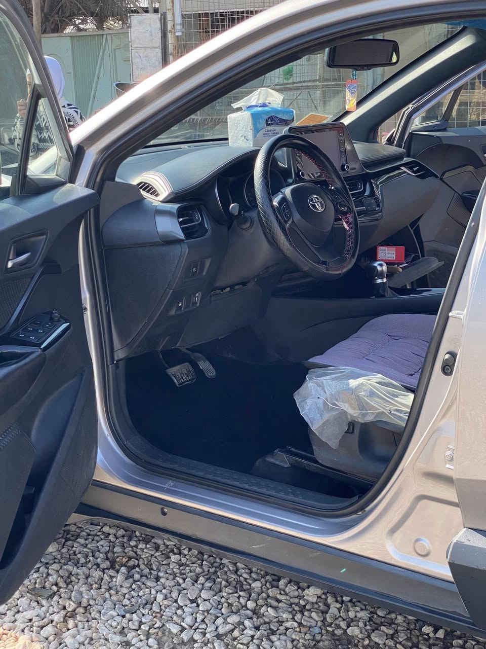 السلام عليكم تيوتا C_HR  2019 ماشيه 96 حادثها جاملغ وربع من البنيد راجعات بارد بدون صبغ وعندي ضربه بل جاملغ الايمن قبل فتره صارت وما مصلحها ..
السياره مرتبه ما بيها أي عطل 
عنوان السياره بغداد حي الرئاسه 
سعر 145 وبيها مجال بسيط للشراي 
رقم *********** تحياتي
