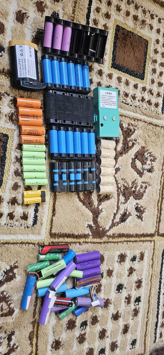 بطاريات ليثيوم مال مكانس كهربائيه مفصخه كلهه كلهن جدد غير مستخدمات مع بطاريات متنوعه وبطاريات مستعمله 
السعر ٧٥ مع التوصيل


**إذا كنت صاحب هذا الإعلان وتريد حذفه لأي سبب، رجاءا أرسل رسالة إلى الدعم الفني**