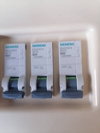 عندي ٤ بوردات للبيع ٠٧٧١٤١٢١٢٠٠ قياس ٥٠* ٥٠