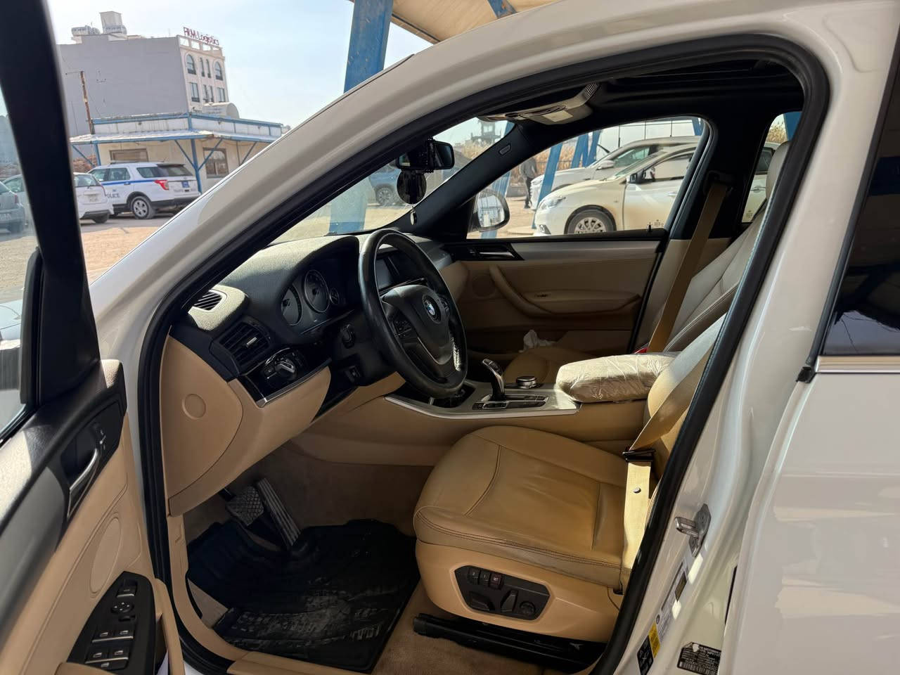 BMW XDRIVE I28 2017
قەپات موسفات تەنها کەمێک بۆیاغ هەیە لە دەعامی پێش و پشتی کەمێکە بێ لێدان هەمووی بەشەرتە گێر و مەکینە و کارەبایەت هەموو وەک نوێیە رقم دهۆک 118 هەزار رۆشتووە
کل بشرط
*********** أربيل, العراق
