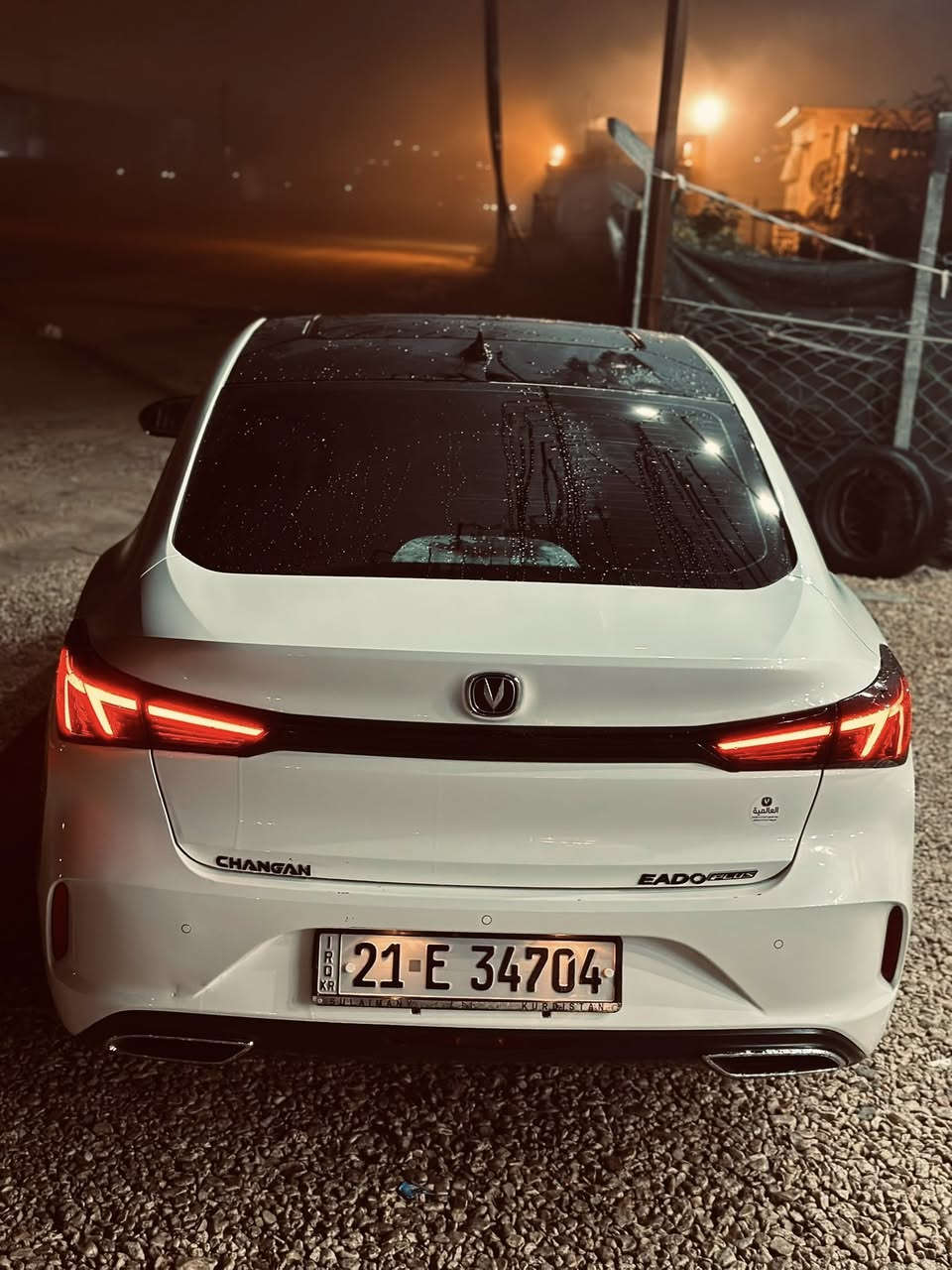 السلام علیکم ورحمة الله
شانجان إيدو بلص للبيع  

موديل : 2021_ ماشیه 89 Km

الفئة: فل كامل / Limited (أعلى فئة)

اللون الخارجي: أبيض
فئة النقل: سيدان 4 أبواب
عدد المقاعد: 5
نوع الدفع: أمامي (Front-Wheel Drive)  ￼

نوع المحرك: 4 سلندر

سعة المحرك: 1.4 لتر تيربو يستقبل بنزين عادي

عزم الدوران: ~260 نيوتن·م

-بانوراما 
-دخول وتشغيل ذكي 
-بصمه تشغيل أبواب و صندوق 
ـ کشنات جلد أحمر
-تبرید کشناتـ رادار أمامي خلفي 
-کامرا 360
-تبرید قطعتین 
ـ هند بريك بصمه 
-إضاءة LED أمامية وخلفية حديثة  ￼
ـ شاشه دجتل
-مري شفط كهرباء 
-مجهزة أنظمة أمان متقدمة (كاميرات + مكابح ذكية + مثبت سرعة)
- نظام رفع النافذه والبنوراما بضغطه زر التقفيل 

دعم Apple CarPlay و Android Auto

✔️ نظام مانع انغلاق المكابح ABS + توزيع الكبح EBD  ￼
✔️ نظام التحكم في الثبات الإلكتروني ESC  ￼
✔️ نظام مراقبة ضغط الإطارات TPMS  ￼
✔️ نظام كبح الطوارئ AEB  ￼
✔️ تحذير من الاصطدام الأمامي FCW  ￼

سياره بعدها بل ضمان كير مكينه مكفولات 

كفالة عامه من التبديل والصبغ والبارد والحالوب  بيها فقط طخه زغيره بطرف الباب مملعوب بيها

السياره حره بأسمي تريد مداور او وكالة ثاني يوم

السعر : 127$ وبيها مجال 

الاتصال:***********
مكان السيارة: النجف الاشرف
