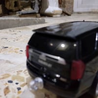 عندي نموذج مصغر لسيارة تاهو موديل حديث بلون أسود وهي مناسبة لجمع التحف...