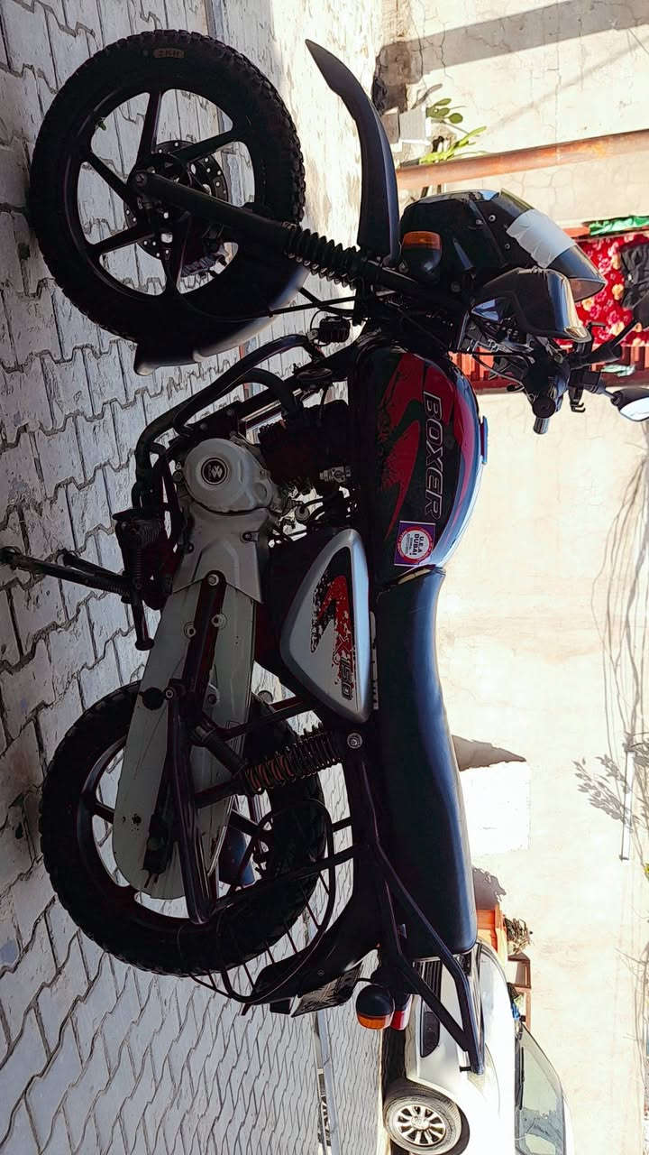 السلام عليكم بوكسر جبلي موديل ٢٣ مرقمه بغداد + سنويه مكينه مكفواله ما مفتوح منه برغي دراجه حلوه رايده مليونين وميه بيه مجال قليل المكان بغداد ***********،  ***********
