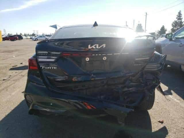 السلام عليكم 
فورتي 23 جيتي لاين اسود محرك 2000 بدون ارباك تشغيل عن بعد فول مواصفات بغداد بسمي وهاي صور الحادث ١٥٥ وبيها مجال  *********** وبي واتساب
