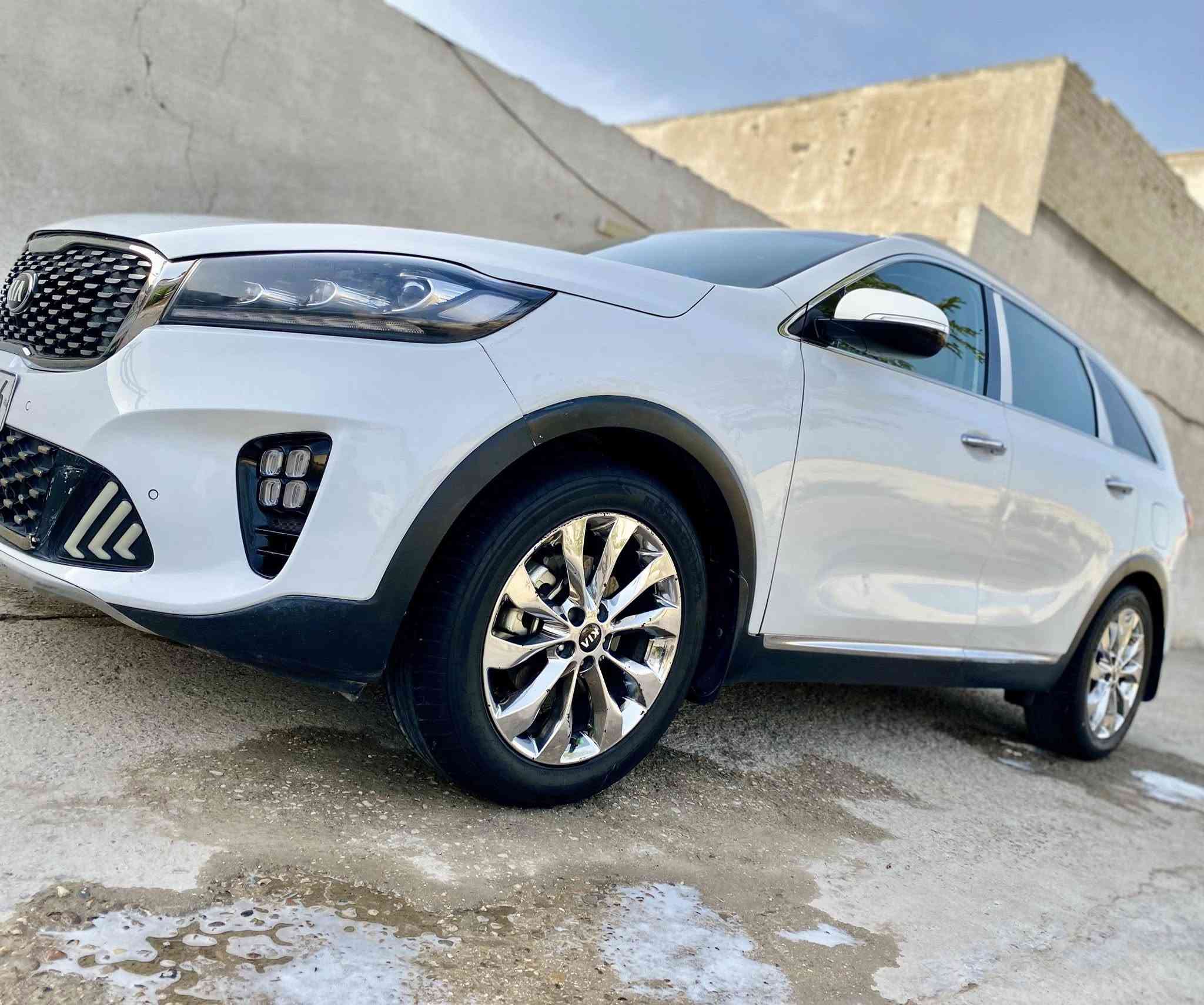 سلام عليكم  للبيع سورنتو خليجي موديل (2020) مكينه مكفوله بيه بس البنيد مصبوغ الباقي كفاله رجأء لحد يخابرني ويكلي شبيه السونار ناشر 

السعر ( 220) (***********)
