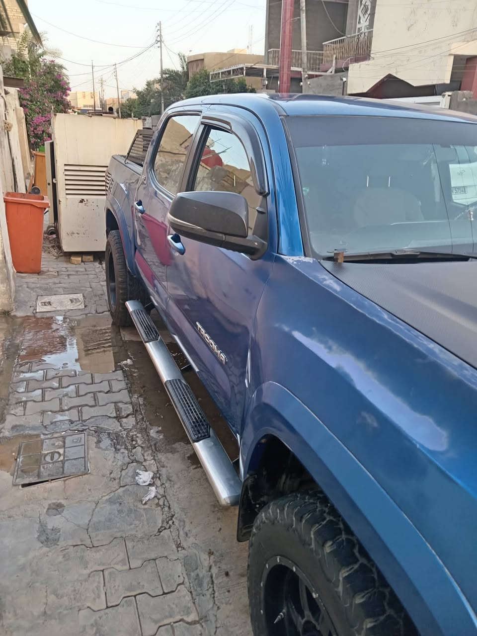 .سلام عليكم البيع تيوته تاكومه ٢٠١٧ محرك ٤سلندر سياره مصبوغه حزام ضربه بجم بس مواصل الشاصي اللعلم الحادث موقوي السياره مرفعه، ٣،٥ انج تايرات جبلي بي اف كدرج ويل اوف رود قياس ١٨دعاميه ايرون مان اصليه مع جميع الاشاير ولاناره الخاصه بيهه السياره جاهزه من كل النواحي ومابيهه اي نقص محرك سيارة ٢٧٠٠ تويل شرط محرك او كير مكفولات برغي مامفتوح بيهن *********** سعر ١٦٥ او بيهه مجال مكاني الكوت
