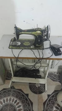 مكينه خياطه نظيفه فراشه سعرها ٦٥ وبي مجال اتصال على هذا رقم الهاتف ٠٧٧...