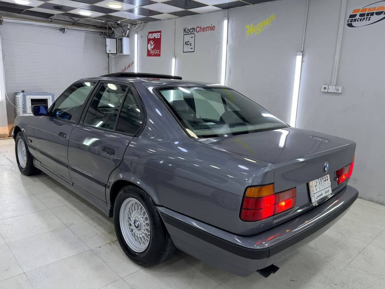 السلام عليكم Bmw525 عشره الاوائل                           موديل ١٩٩٣
حجم ٥٢٥ بلادي وارد يابان 
السياره عشره الاوائل 
كير ومحرك جديد ممفتوح 
سياره فول دبل ايرباك داخل جلد صاج سلايت كشنات جلد 
داخله كله اسود بلادي 
٤جام كهربائي 
حجر بيئه بلادي 
بجم عريض سياره فول 
سبير بعده منازل 
سياره مصبوغه كلير فقط بدون ظربه 
رقم كركوك مشروع وطني 
بي بطاقه بانزين 
سياره مناقصه برغي جاهزه من كلشي جديده كلش 
مكان سياره كركوك 
اني مكلف بالنشر 
للتواصل / ***********
