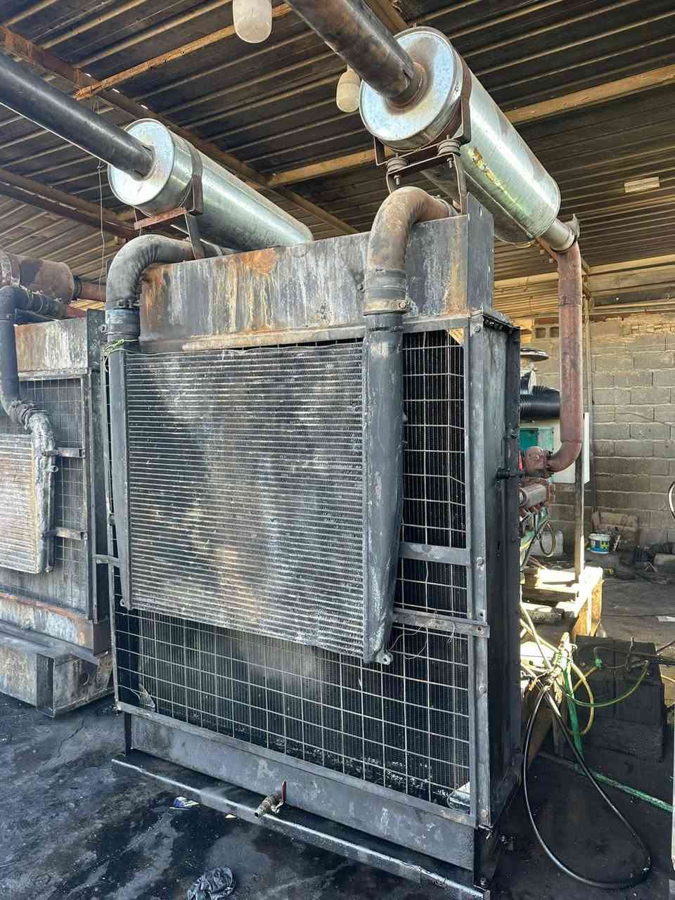 مولدة دايو 8سلندر راس توليد 350 k.v  للبيع تجفيت جديد بعدها على السحك للاتصال ***********
