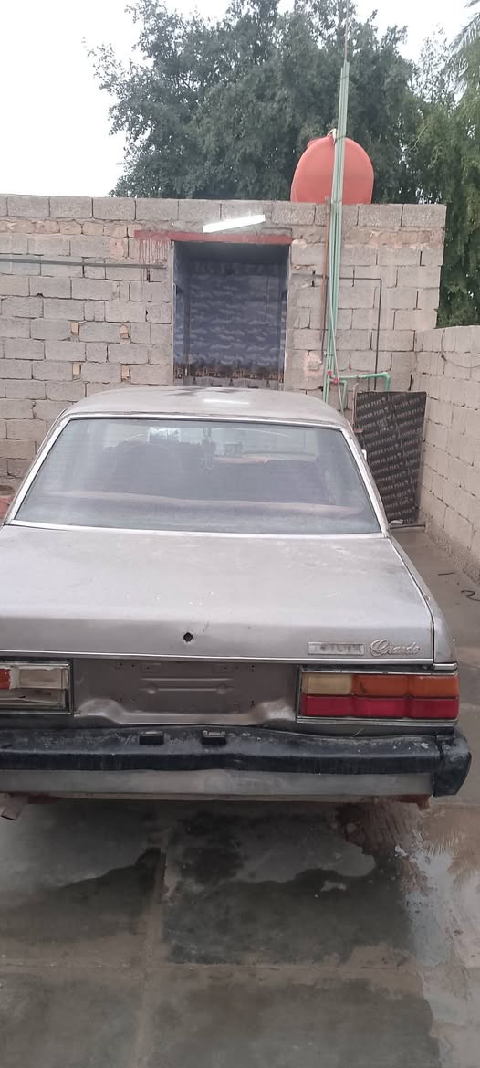 سلام عليكم سياره حلوه مال جنايه كير عادي كرونه رقم الماني بس راح استلم انكليزي مراوس  اراوس سنويه 28 المكان شطره غراف الرقم ***********
