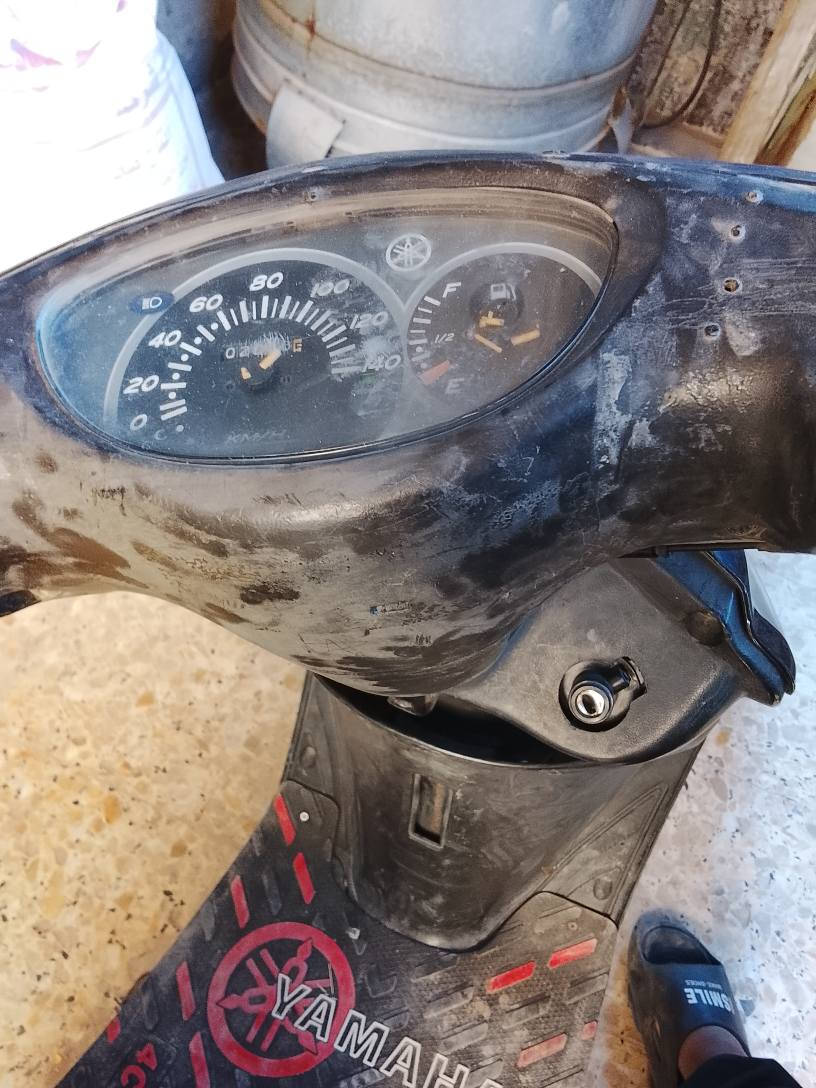 اسلام عليكم عندي دراجة بريز سرعة 140 دراجة مكينة ما مفتوحة هندر نكرة سلف بس لباتري تعبان  سعر 550 وبيهة مجال لمكان بغداد العلوان بياع شرطة رابعة رقم ***********
