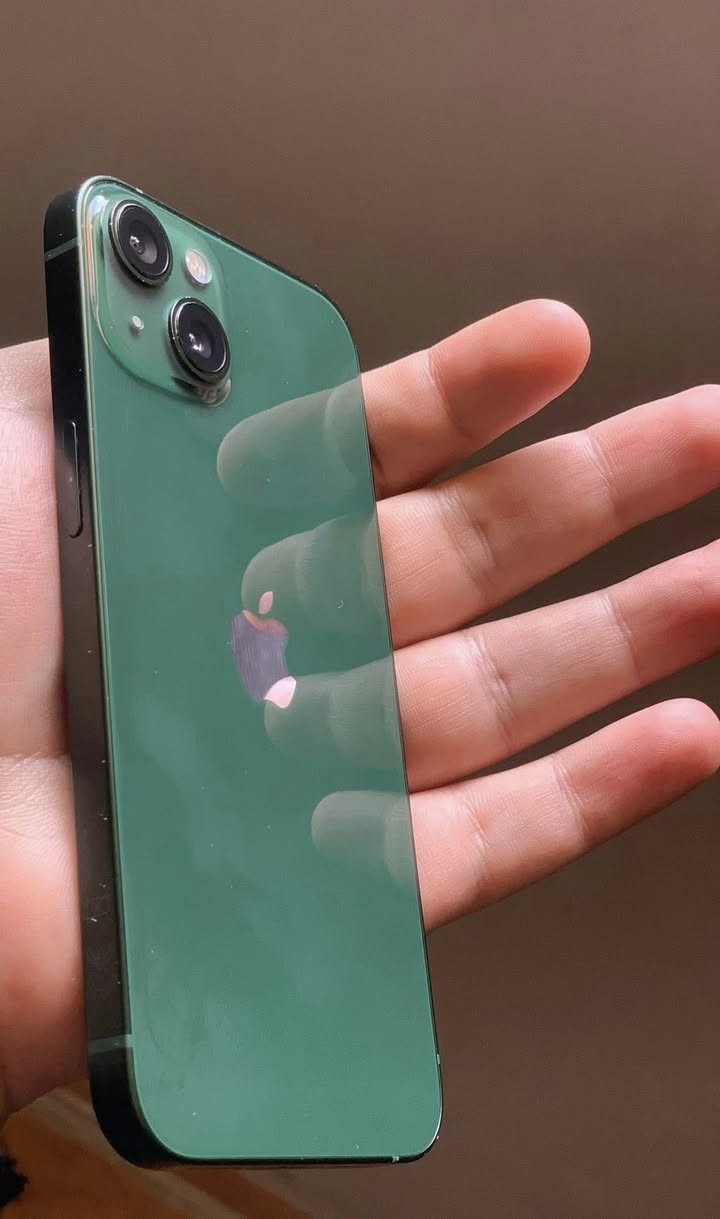 السلام عليكم 🫡 
ايفون 13 عادي 📱 للبيع 
ذاكره128
بطاريه %‎77
ممبدل بي اي شي ولا مفتوح منه قطعه 
تفاصيله بالصور ..نظيف .. مكاني بغداد
 سعر 375
***********وات ساب او تصال
