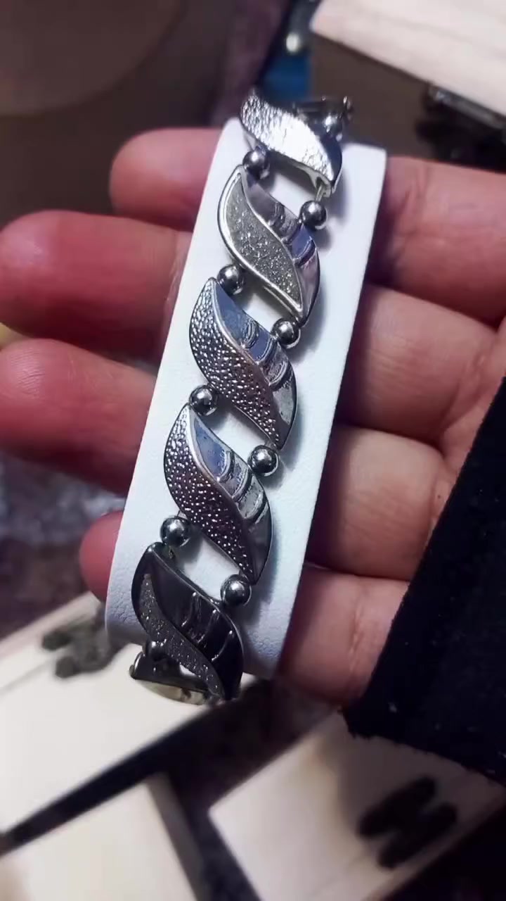 متوفر اكسسوارات بالة درجة أولى مفرد لولو نحاسيات ماركات وانتيكات طلاءات واحجار وغجريات وكرستال محابس اسوارات تراجيات كلايد احزمه خشب نمنم أعمال يدويه كلشي متوفر توصيل كل محافظات ٣ مع كل طلب هدايه وعروض وخصومات وتدللون @للجميع   #للجميع #العراق #توصيل #اولاين #عروض #درجة_أولى #اكسسوارات_بالة #اكسسوارات_فرفشة #اكسسوارات_اوربي #اكسسوارات_بالة_اوربي_ماركات #اكسسوارات_غجريات #غجري #انتيكات #ماركات #طلاءات #لولو #نحاسيات  #خواتم #ترند #تخفيضات #تسوق_معنا #فلس_ونص


**إذا كنت صاحب هذا الإعلان وتريد حذفه لأي سبب، رجاءا أرسل رسالة إلى الدعم الفني**