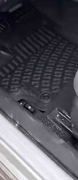 ارضيات  كورلا صيني شكل امريكي مال شركه رزلاين اصليات وبيها ختم مال شركه وليعرف جودتها يقيمها لان كعدتها وشكلها روعه اخذتها قبل شهرين بعت السياره ورجعت الاصليات مال سياره وهسه ذني اريد ابيعها اشتريتها  ب 80 الف اريدها قفل 40 الف نص قيمتها مكاني العامريه 
***********
