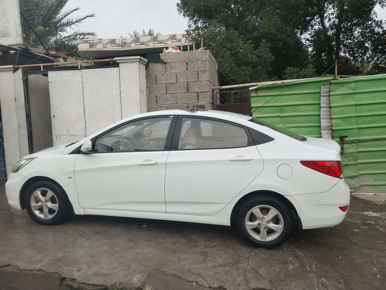 السلام عليكم اكسنت خليجي2013 محرك  1600 دبل قطره  بيهه قطعه صبغ الباب الخلفي جهة العبري  اوشبر جاملغ خلفب جهة السايق سونار بيهه بالمنشور والباقي كفاله كير مكينه مكفوله بسمي السياره هزه جديده مكاني بغداد السعر 97 اوبيهه شي قليل ***********
