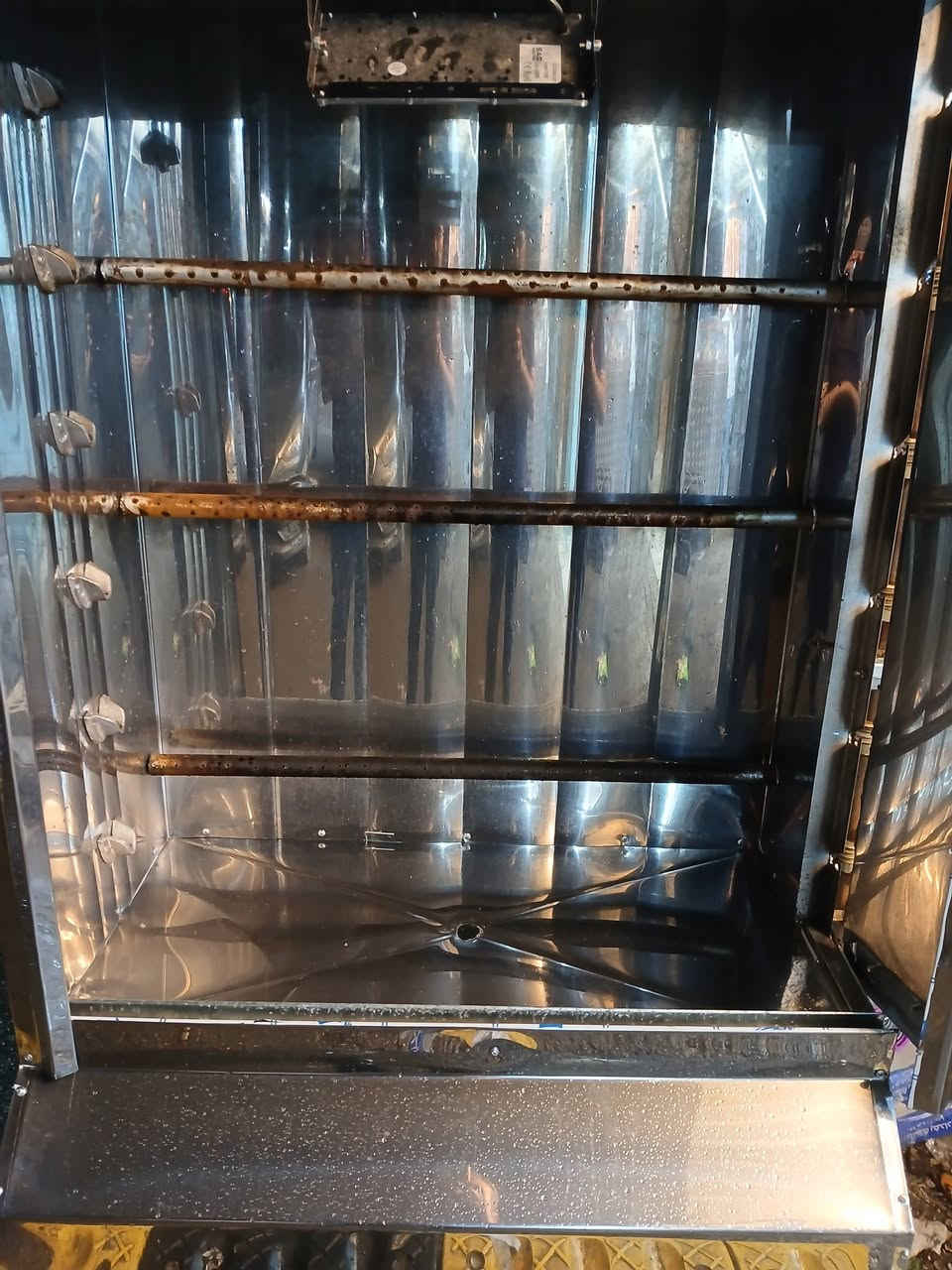 شواية دجاج استخدام اقل الشهر مشوي بيها ٣٠ دجاجة فقط جديدة كاملة هية والجامات والصياخ و 15 فخة وياها السعر ٤٥٠ 
مكاني جميلة شارع العقيلة 
***********
