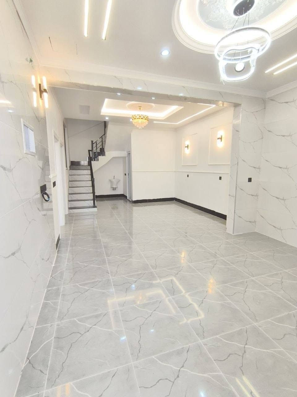 🔸سند طابو يتسجل بإسم اي عراقي

📍أربيل-بيت للبيع 8حساروك 
قرب شارع كورنيش ع شارع 15M

➖مساحة 100M طابقين مربع
يتكون⤵️
➖4غرف نوم 
➖استقبال-صاله-مطبخ-مجموعه صحيات-كراج

للإستفسار:***********
