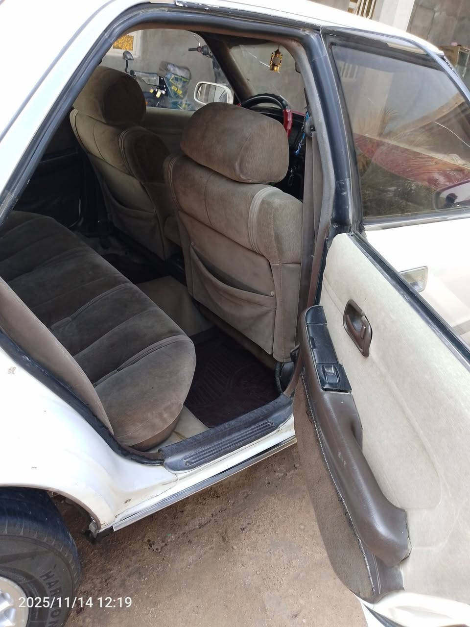 السلام عليكم سيارة مارك كصيف مكفوله من كصه ونقل جثه وعيب شرعي سيارة جاهزه مكينه وكير ونجي  وطخم  تاير باتري جديد كهربائيات شغالة رقم بصره نگليزي سنوية 29 سيارة بسمي مكان بصرة سعر 48 بيه مجال رقم ***********
