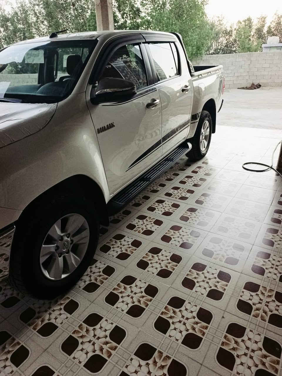 هايلوكس 2018 فورويل 4x4
اوتوماتيك  سياره جديده مكفولة كفالة عامة 
 رقم بغداد  دولي مشروع وطني 
 مكان سيارة واسط العزيزية 
الاتصال فقط لايوجد خاص رقم ***********اسيا 
***********اثير
