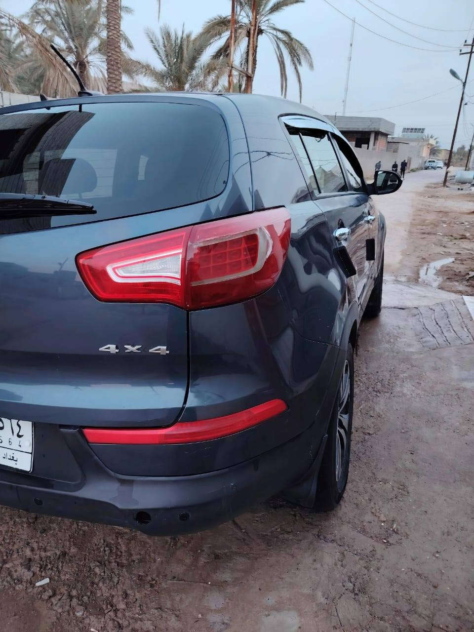 سلام عليكم للبيع فقط كيا سبورتج الموديل 2011 كير محرك خير من الله حجم المحرك 2400 دوش السياره وارد امريكي ضررها باب السايق بيها قطع صبغ ابيع احزام رقم بغداد مشروع وطني شرط التحويل السعر 117 او بيه مجال للاستفسار الاتصال على الرقم ***********
