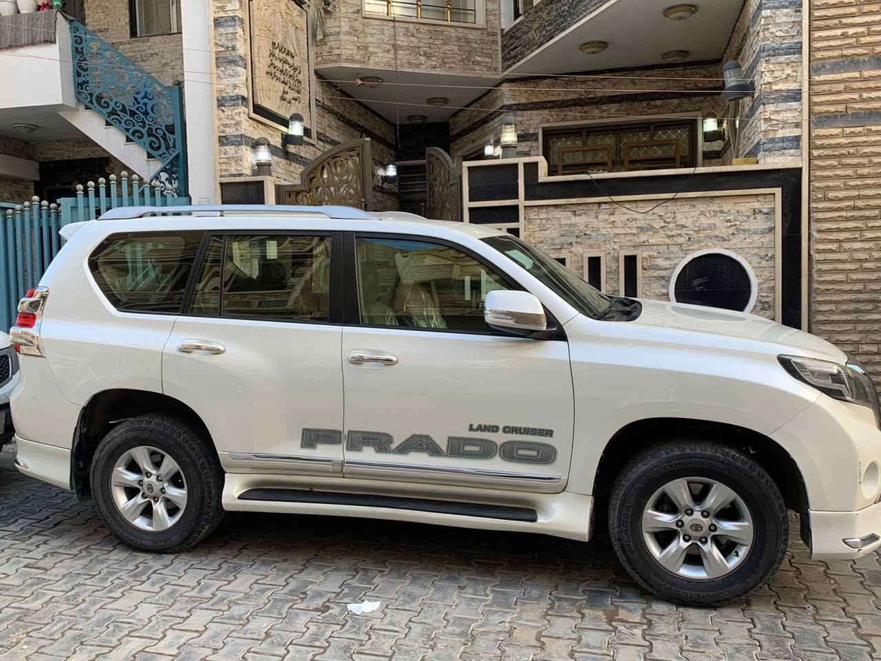 السلام عليكم 
للبيع برادوا  ٢٠١٢  محدثه ٢٠١٧   ٤  سلندر  ٢٧٠٠  مال شركة الحداد بسمي تحويل مباشر  ثاني يوم 
كفاله عامه مكينه وكير وكشر ومن أي ضربه وتبديل 
ثلاث قطع تبريد وتدفئه مع ثلاجه  
ماشيه ١٦٤ 
وباقي المواصفات معروفه مال البرادوا  
 للإستفسار  ***********  واتس 
                ***********
