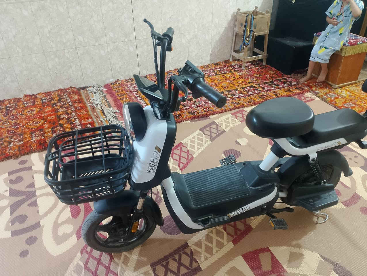 السلام عليكم اخوان دراجه شحن ريان 3 سرعات جديده كارتون اشتريتاهه 450 وستخدمناهه كلش قليل سعرهه 300 مع مجال قليل كلش 
***********
