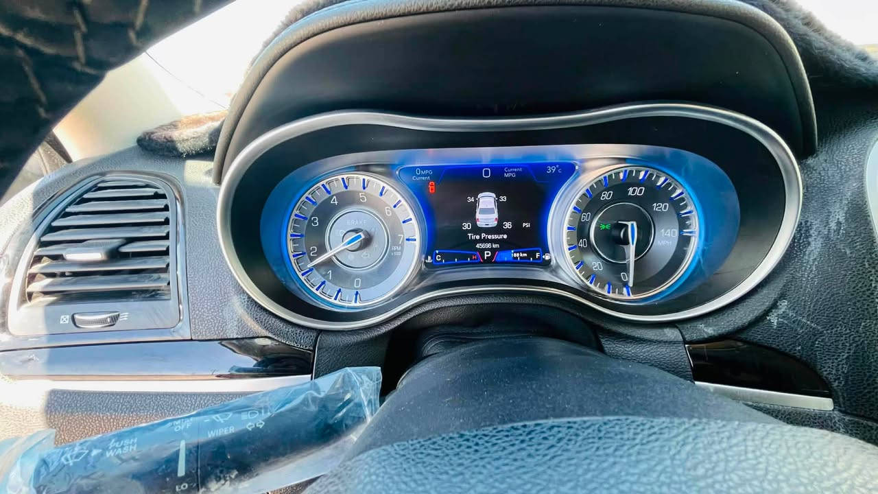 � للبيع كرايسلر 300S موديل 2023 🔥

🚗 وارد أمريكي
⚙️ محرك 3.6 Pentastar V6
🔄 جير أوتوماتيك 8 سرعات
📏 العداد: 45 ألف كم تقريبًا
🎨 اللون: رمادي غامق مميز
🛞 جنوط رياضية سوداء
🖥️ شاشة وسطية ومواصفات كاملة
❄️ تكييف ممتاز
🪑 داخلية نظيفة جدًا
🔑 تشغيل وبصمة
🛣️ قيادة مريحة وثبات عالي

✅ السيارة بحالة ممتازة
✅ لا تحتاج أي مصروف
✅ فحصها مرحب به بأي مكان على حساب المشتري
✅ استخدام شخصي ونظيفة جدًا

تسجيل وهزه جديد رقم اربيل 

نسخة RWD (دفع خلفي) الأوفر بالصيانة والاستهلاك.

📍 الموقع: بغداد
💰 السعر: (يذكر عند التواصل)

📞 للاستفسار: (***********) 
*********** 

#كرايسلر #كرايسلر300 #Chrysler300S #سيارات_بغداد #بيع_سيارات #العراق
