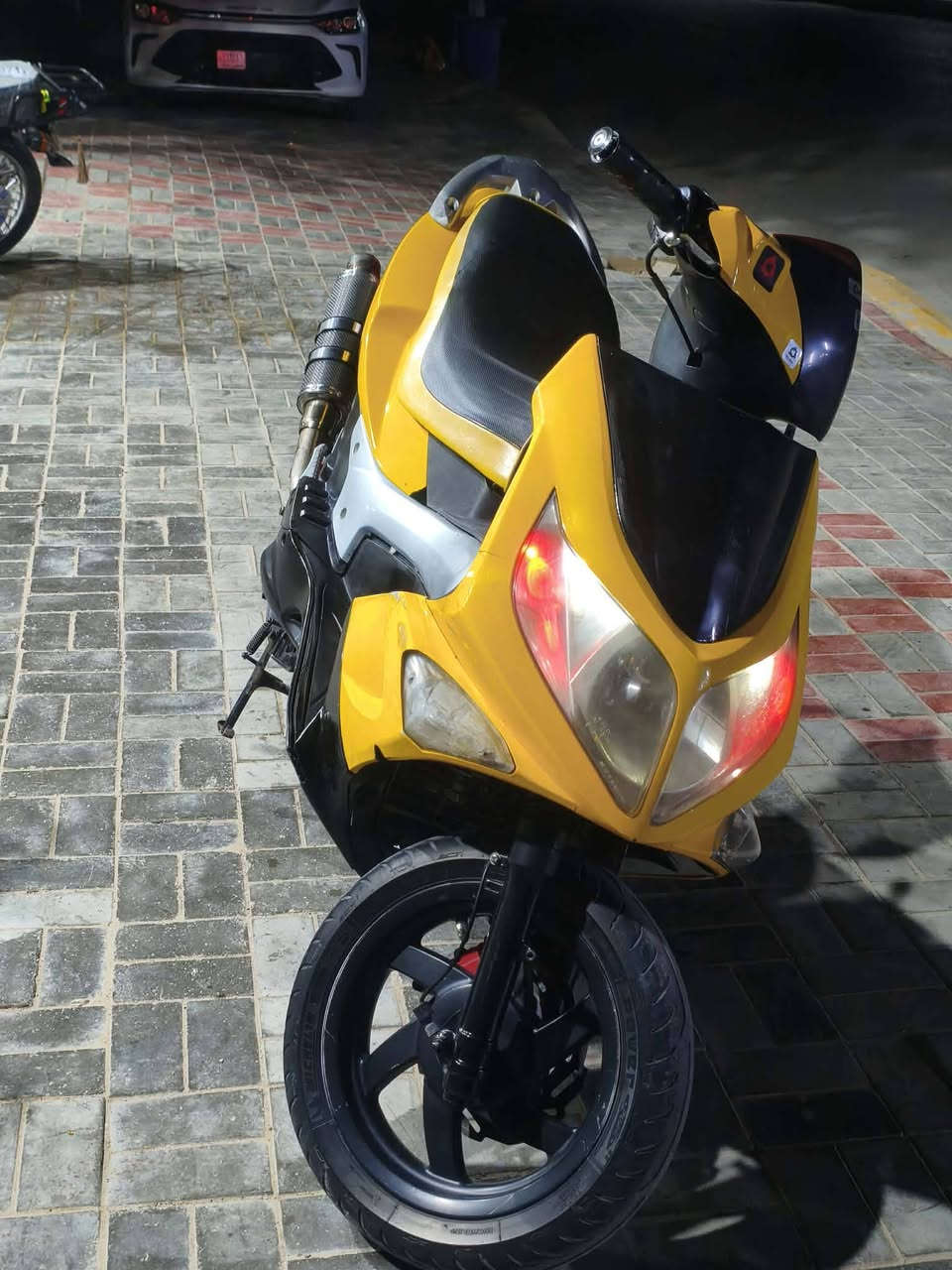 السلام عليكم دراجه للبيع
نوع G max ايطالي محرك 220 
نوزل رياضي دراجه بلاديه وممفتوحه شرط 
مكان كربلاء الحر  ***********
