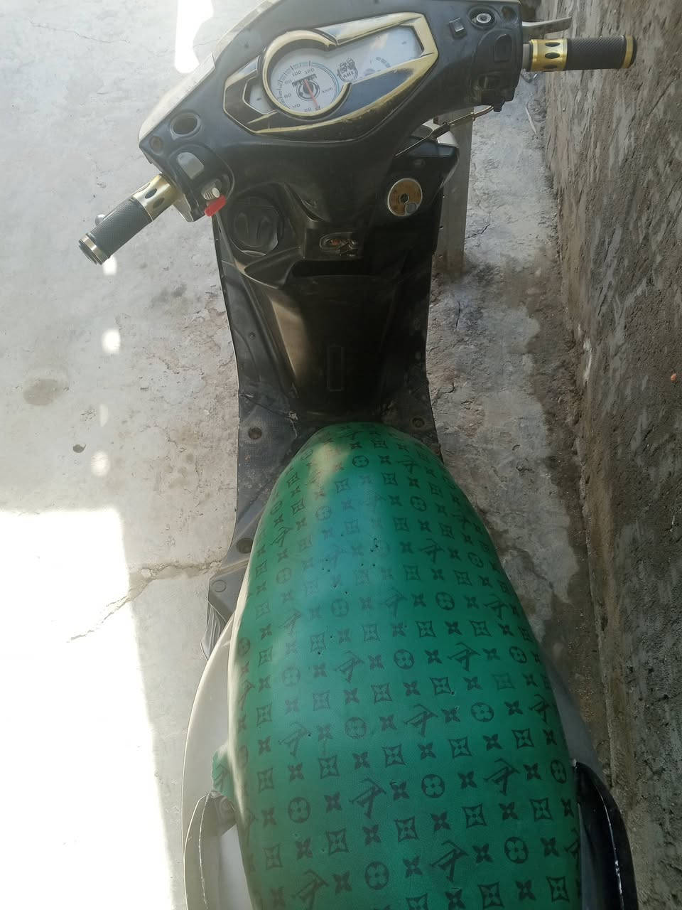 دراجه للبيع هندر واحد تشتغل بأي وقت كلشي شغال كهربائيات كلهه شغاله نقص جوزه فقط مال جناي سعرهه 300وبيهه مجال بسيط متواجد خاص


**إذا كنت صاحب هذا الإعلان وتريد حذفه لأي سبب، رجاءا أرسل رسالة إلى الدعم الفني**