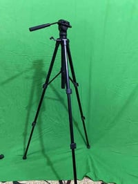 للبيع  اضائه مستمره عدد 2  (3الوان)  ستاند باكراوند اخضر طوله 3متر ارت...