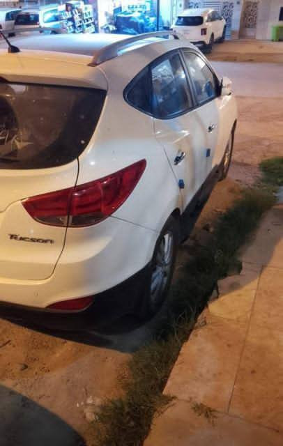 السلام عليكم
سيارة توكسان 2011 خليجي
محرك 2000 بصمة بانوراما مري شفط داخل جلد كراسي كهرباء شاشة كاميرا خلفية أصلية
حساسات ماشية 104 ألف حقيقي
بيها صبغ خفيف بين الباب والجامع الخلفي فقط بدون دواخل
السيارة مكفولة سنوية وما ساقطة باسمنا
الموقع: بغداد حسينية الراشدية نهاية شارع الچريخي يم چكن اوسلو
رقم الموبايل: ***********
