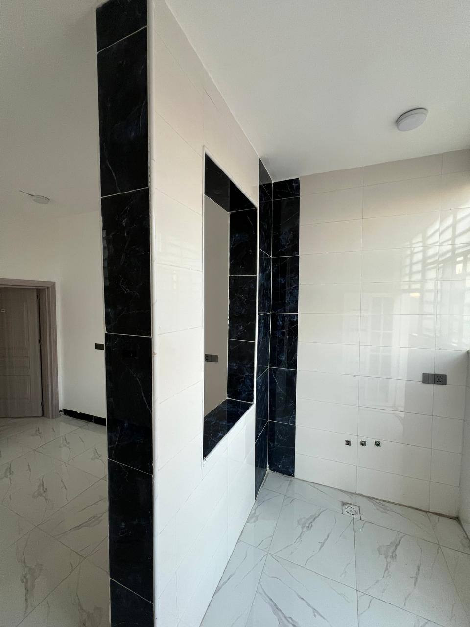 بيت🏠🤑 23مليون وبيه مجال 🤑
***********.. *********** أو تساب 

بيت مساحه 50م #طابو_زراعي سند 25

#قريب_شارع_لحولي 

(  عمود 317 شارع الصب مقابل ملحق قريه الغدير                                

بيت جاهز مفتاح 🔑 
أساس وسقف صب مركزي 

منطقه كامله السكن #شوارع_تبليط 

غرفه نوم وصاله ومطبخ حمام داخليه مكشوفه 

#مدارس // ماء//. كهرباء//. تبليط  /. خط مولد ذهبي 

وتساب***********

ملاحظه// توجد لدينا كل المساحات من دور او قطع
