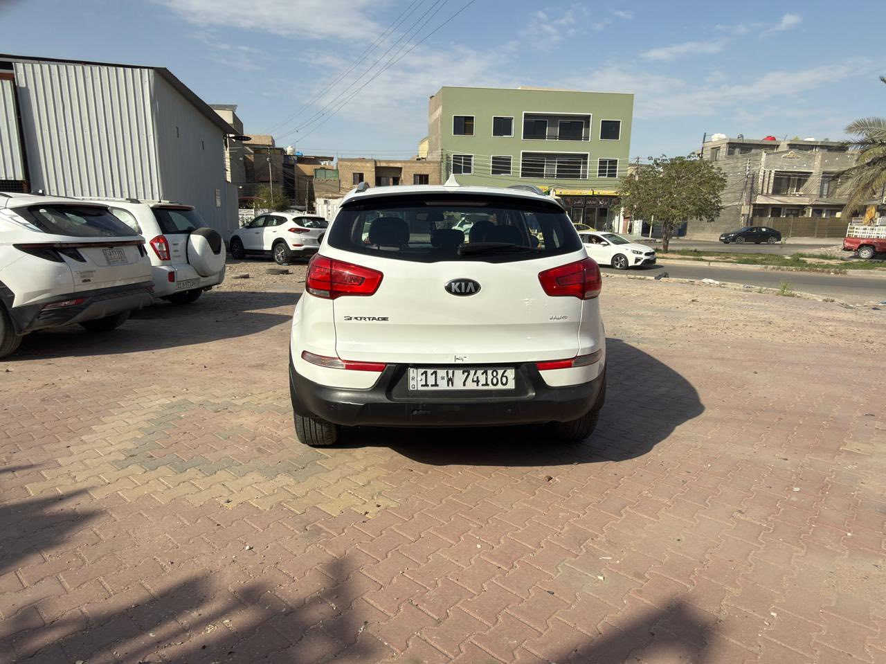 السلام عليكم 
سبورتج 2014 خليجي فول مواصفات
مكينة 2000
سقف بانوراما 
كشنات جلد كهرباء 
تحكمات ستيرن جهتين 
كشنات تدفئة _ تبريد 
بيها بارد فقط سيارة حلوة ونظيفة وبالعافية على ياخذها 
السعر 155 ورقة
مكان السيارة بغداد 
سونار ماعندي اتصل وبيك خير وتدلل 
وهذا رقمي  ‭0770 077 8111‬
