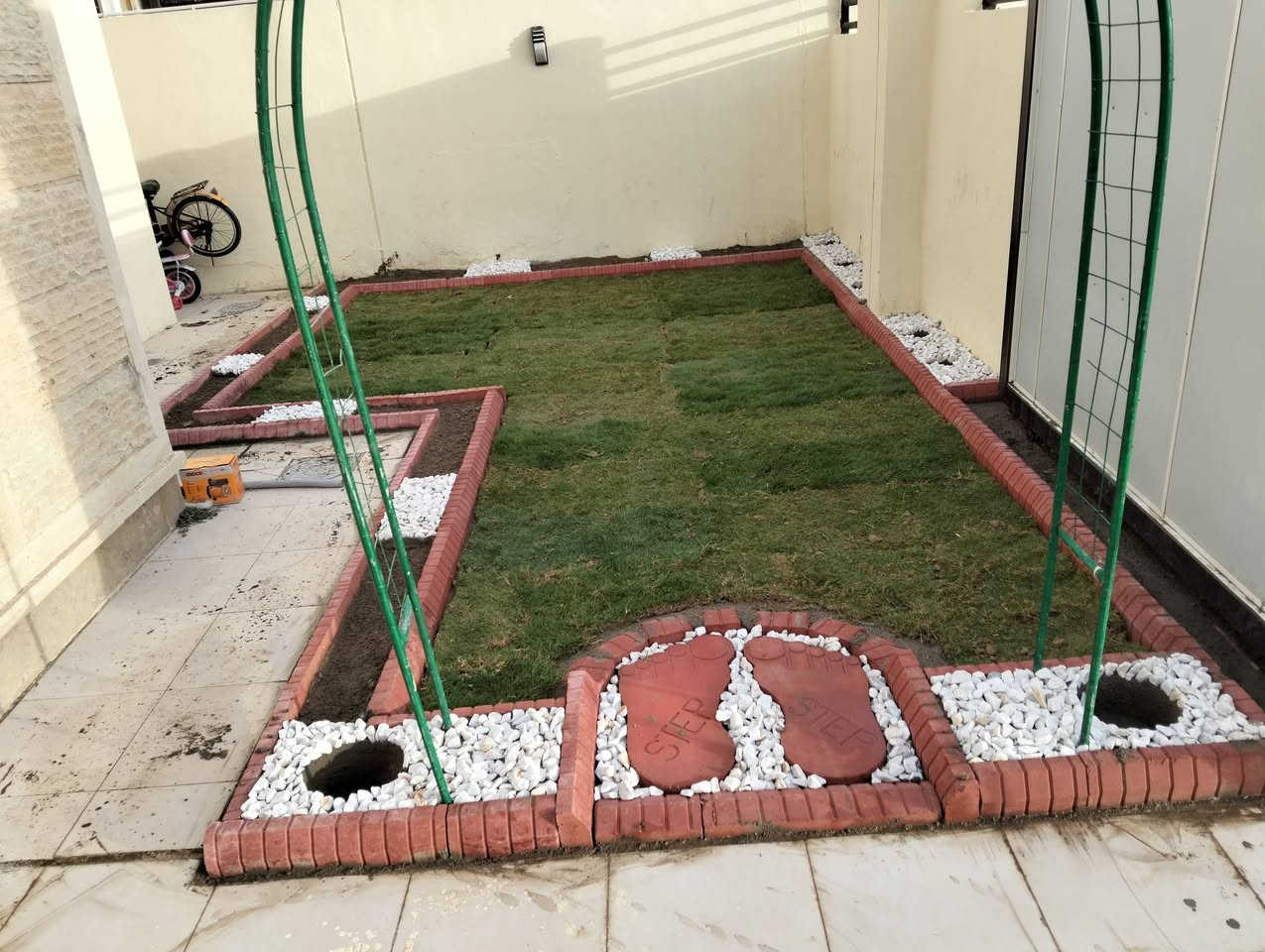 ابو شورى اجمل الديكورات نعمل حدائق تبديل تربه زراعه الورد مع الثيل الهندي تنظيف حدائق
***********
