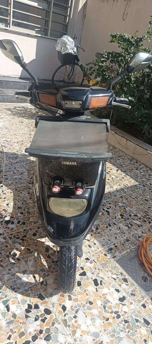 ماطور بزون للبيع اسود اللون بدون رقم 
شاصي مفطور مصلح 
القمجي الامامي 
ماطور نضيف 
السعر 160 بي مجال للاستفسار الاتصال 
***********
