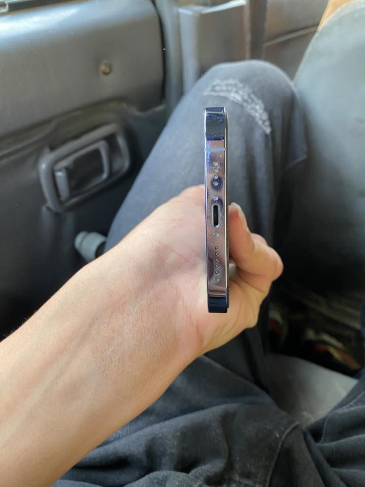 سلام عليكم 13برو ماكس وتر بروف كلشي ما مبدل بس بطاريه 80 الجهاز نضيف سعر 700وبي مجال مكاني بغداد مدينة الصدر متواجد وتساب ***********
