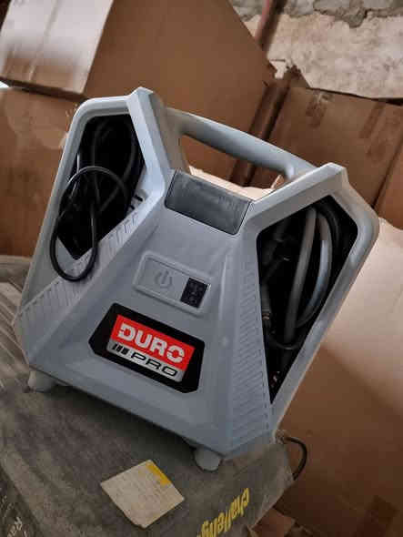 تصفيه على اخر القطع 
كمبريسر هواء يعمل على كهرباء♻️  الماني الصنع ♻️ مع كيج هواء 
للاستفسار واتساب  ***********🌴
السعر ٣٥ الف  بسعر الجملة
